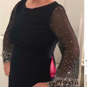 Beautiful Navy Cache formal.Perfect for Mother of Bride/Groom. Worn once. Size 8